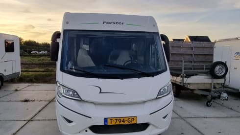 FORSTER 738 EB, 4 persons, garage and scooter included