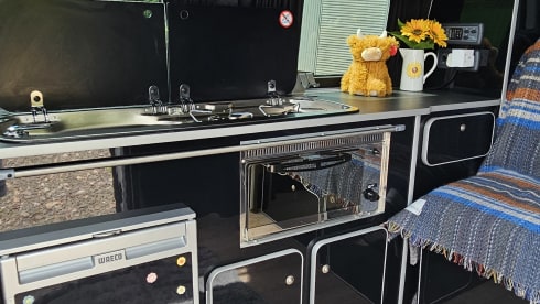 Lizzy the camperess  – 4 berth Volkswagen campervan from 2012