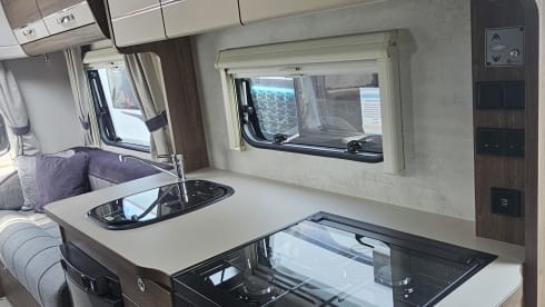 Compass – Stunning 6 berth 6 belt