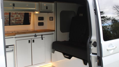 Bilbo – 4 berth Volkswagen campervan from 2018