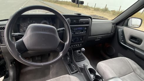 Jeep Cherokee 2.5L off grid