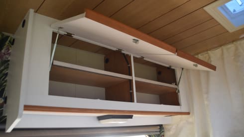 Maeve – Camper with wood stove