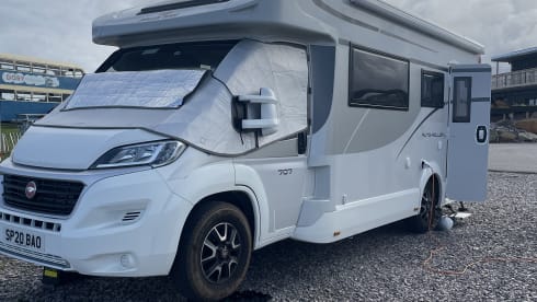 LEIA – Luxury 4 Berth Motorhome - Dog Friendly 