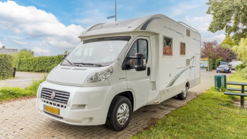 Nice Fiat semi-integrated camper for 5p