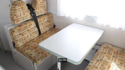 Sleek KNAUS Traveler 4p, 5.5m and double air conditioning!