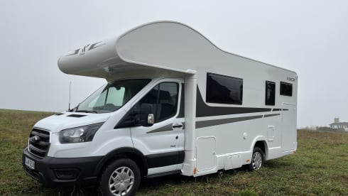 Robby – Geräumiges Wohnmobil mit 6 Sitz-& Schlafplätzen