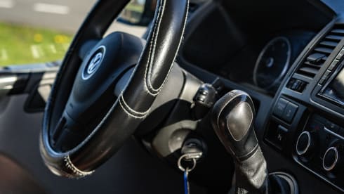 Charlie – Gezellige 4 persoons buscamper Volkswagen T5