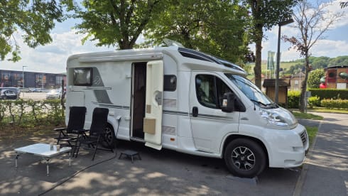 Nice compact 2 person camper with single beds.