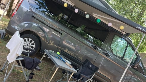 Nugget – Ford Nugget Plus 2023 with pop-up roof