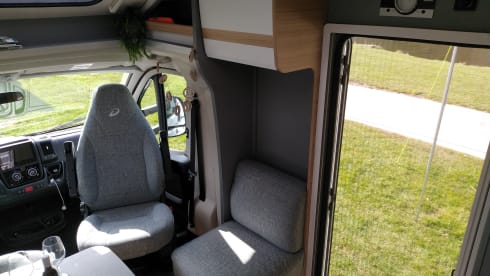 Just-Us – Luxury Dethleffs T6812 Just 90