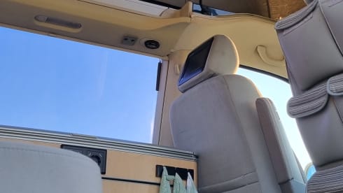 "De Witte" – 4p Volkswagen bus from 2004