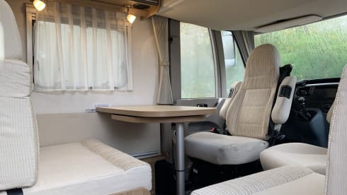 Hymer – Recent well equipped integral mobile home