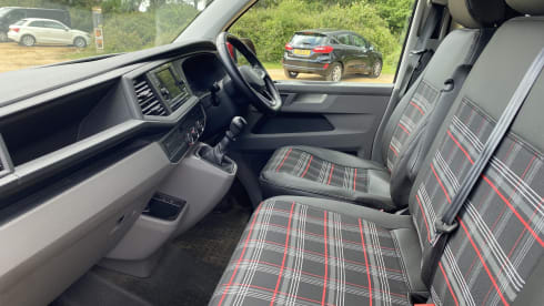 Poppy – 4 berth Volkswagen campervan from 2020