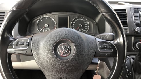 Leetro – 4p Volkswagen campervan from 2012