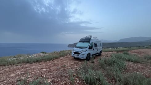 Ranger – New possl summit, bus camper of the year, with skyroof!