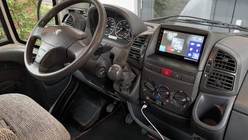 Eura Mobil – Spacious, 6-person family camper from 2003