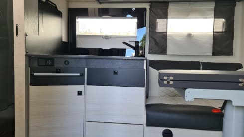 T814XB – Chausson 777GA Automatic Titanium Premium very luxurious, km free