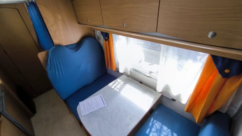 Mycamper – 6-seater attic camper with air conditioning