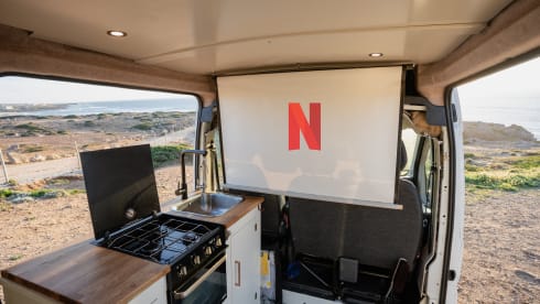 Zonnewijzer – Winter-Proof Off-Grid Campervan with Solar, Nespresso, Oven and more!