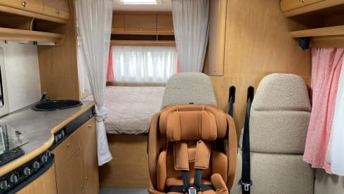 Corné & Joy – Complete with Airco - UNIQUE!! 4 person camper BOOK NOW! 