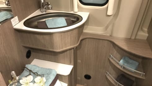 Possl – Fully equipped campervan with lifting roof