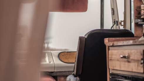 Germaine – Unique Mercedes classic car and off-grid camper
