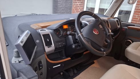 2p Hymer integrated uit 2012