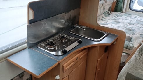 ☀️ 4-person bus camper with fixed bed, awning & solar panel – also for sale!