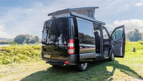 Mooie buscamper – 7p Mercedes-Benz campervan uit 2013