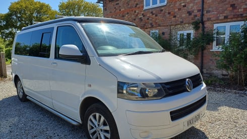 Betty – 4 berth Volkswagen campervan 2011