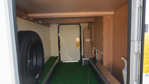 Travel-loving, young (2017) semi-integrated camper Sun Living from Adria,