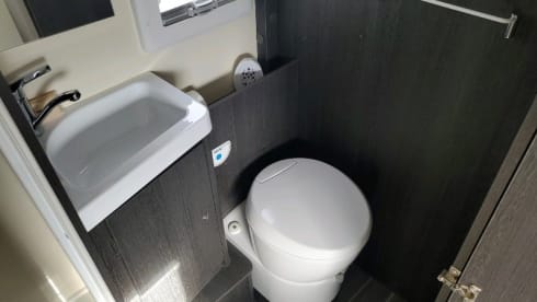 Zefiro 675  – 2024 Roller Team Zefiro 675 automatic 6 berth + 6 seatbelts 