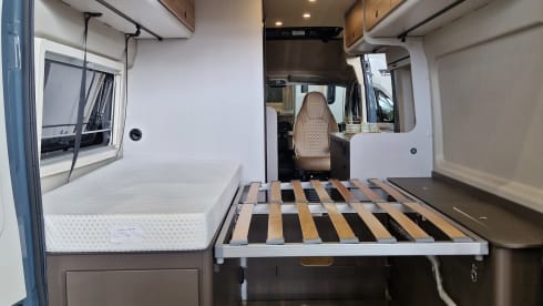 MOBILHOMIE – Campervan Burstner automatic met popup dak (4 slaapplaatsen)