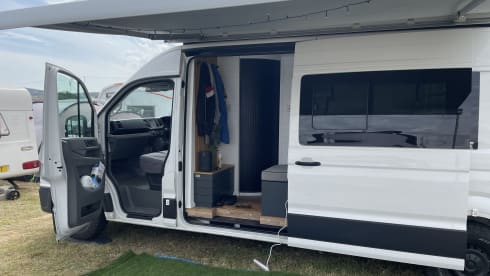 Luxury off grid Volkswagen LWB Crafter 2020 (3 berth)