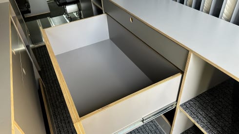 Bertus – Mercedes Sprinter 519CDI 3.0 V6 (191 hp) Automatic Bus Camper – B driving license –