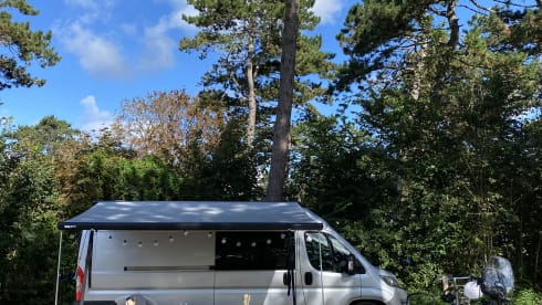 Dikke bus (BABYPROOF) – Custom Made Campervan from 2022