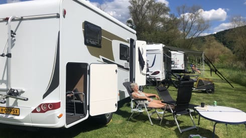 Young luxury 3p camper with automatic transmission Fiat Carado T337 semi-integrated 