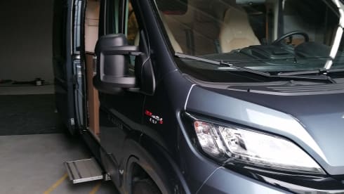 4p Adria Twin Family Van