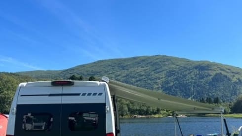 Heunie 1 – Beautiful camper van from 2017 with 2 lengthways beds