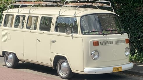 Miss Parel – 2p Volkswagen campervan from 1981