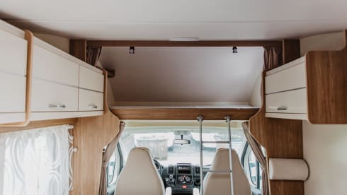 Rimor seal 695-14 – Spacious luxury family camper (14)