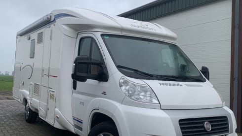beautiful spacious camper with xxl garage