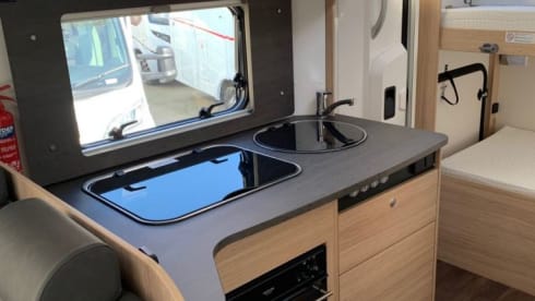 Sunlight – Luxury 6 berth Sunlight A72 ~ 6 seatbelts ~ 8 seats ~ HUGE SPEC