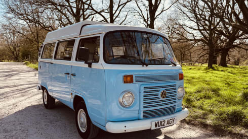 Dottie  – 4 berth classic Volkswagen t2 campervan 