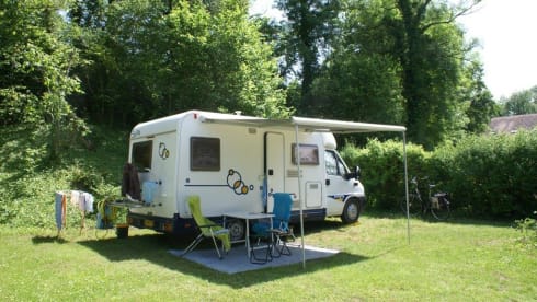 Dinghy  – Very neat and cozy camper for 2 people with sufficient storage space.