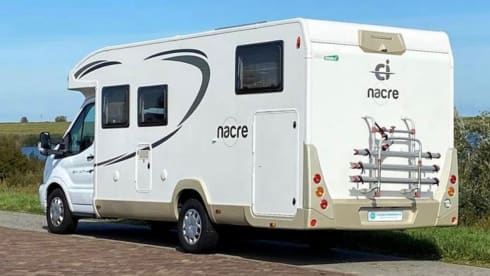 5p luxury camper with separate bed & pull-down bed