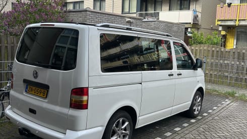 De Witte Panter – 2p Volkswagen campervan from 2004