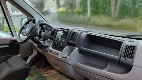 De Reizende Levensgenieter – Nice Fiat camper bus for 2-4 people