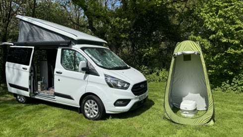 Henry – 4 berth Ford campervan 