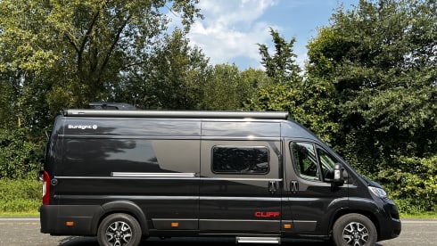Camperrent 400 – 3p Sunlight bus from 2025